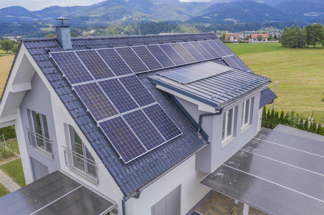 Solar collectors.  Advantages and disadvantages of obtaining energy from photovoltaic panels