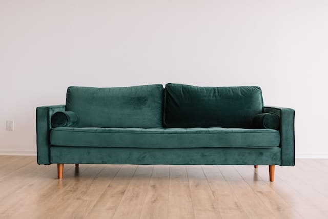 What is worth paying attention to when buying a sofa and its cover? Top quality and aesthetics